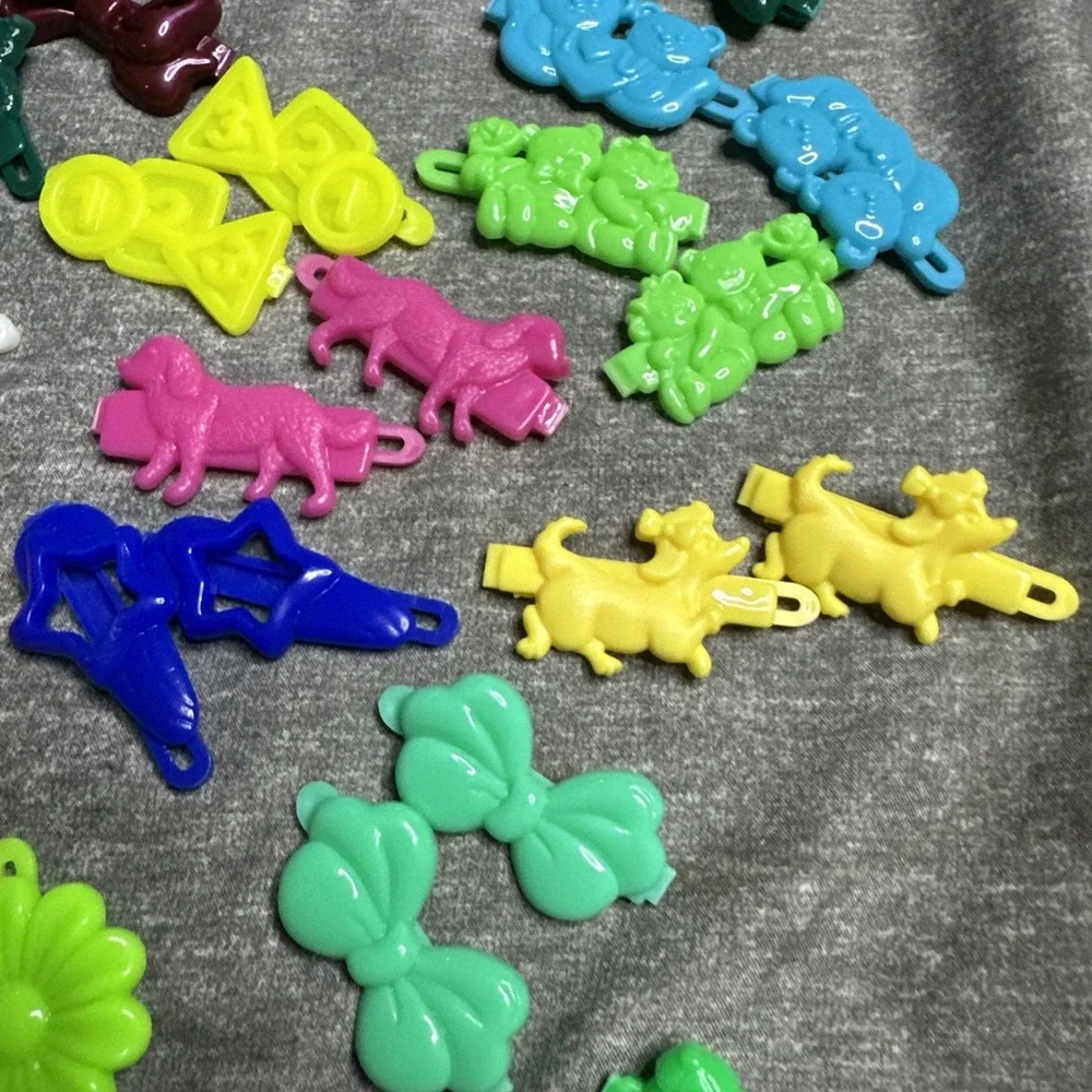 Lot Vintage Plastic Barrettes Hair Clips Hearts Flowers Bows Stars Animals